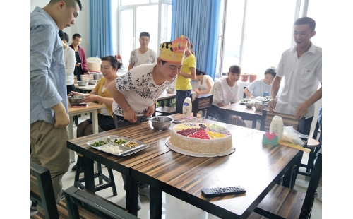 火紅六月，濃情生日會