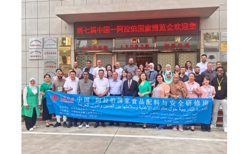 中國(guó) - 阿拉伯國(guó)家食品配料與安全研修班代表團(tuán)到訪銀川伊百盛，研學(xué)交流共話健康產(chǎn)業(yè)